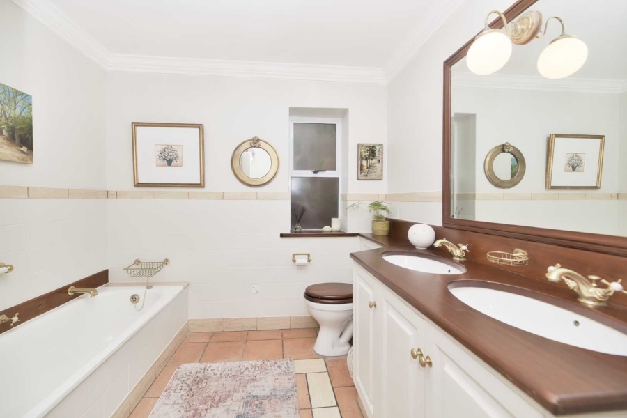 4 Bedroom Property for Sale in Kwaaiwater Western Cape